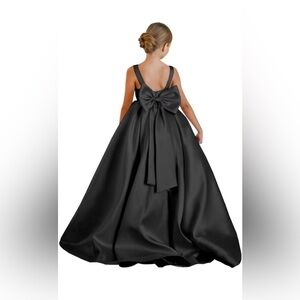 Elegant Black Kids Dress with Bow. Satin-like, flower girl. BEAUTIFUL